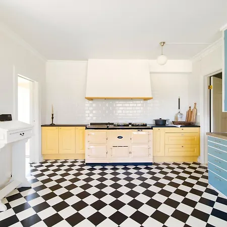 The Old Vicarage - Flakstad Lofoten