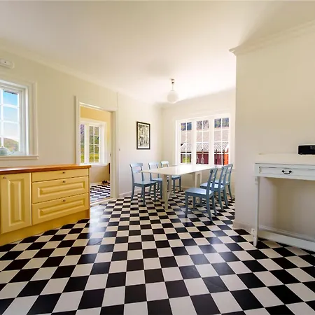 The Old Vicarage - Flakstad Lofoten * 람베르그